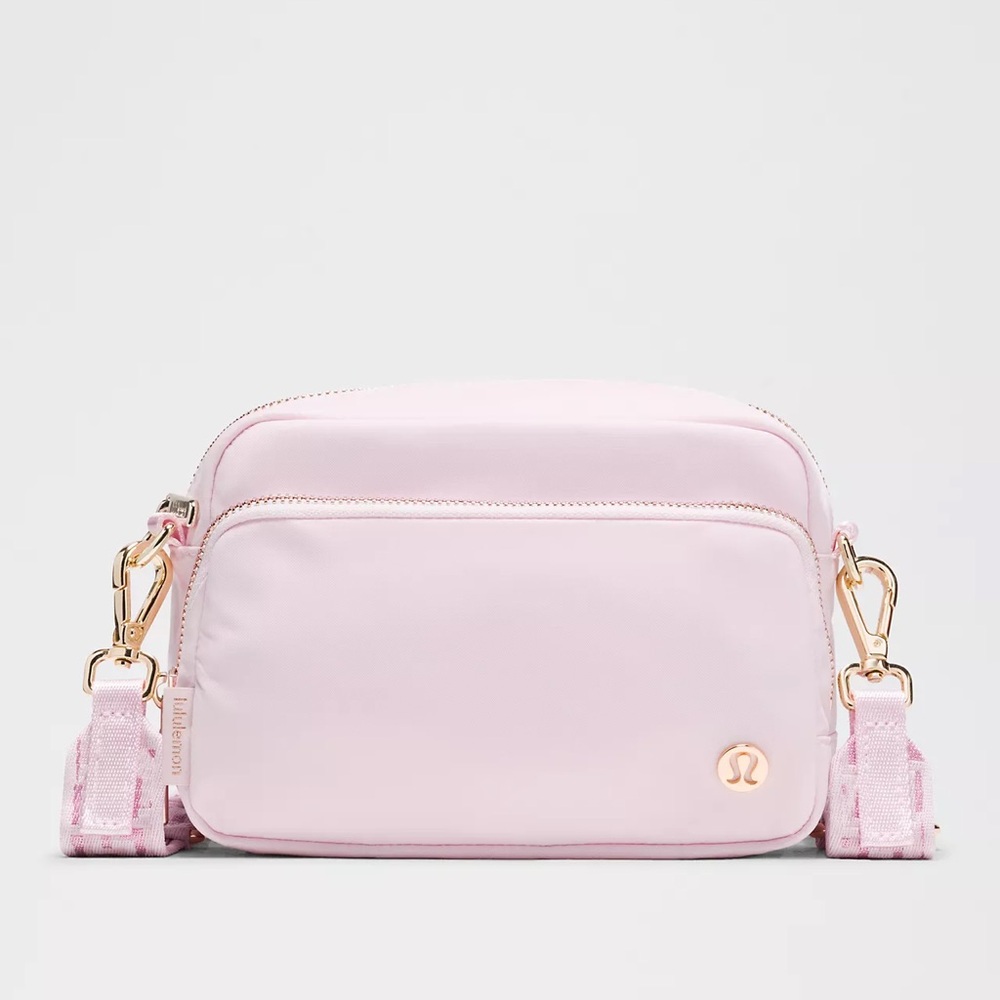 NWT Lululemon Everywhere Crossbody Bag 2L Monogram Metallic Blissful Pink/Gold